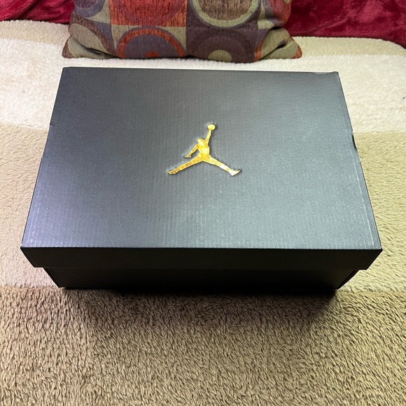 Air Jordan 1 Low Bred Toe Black/Red/White size 10 all 3 400 scarf windbreaker - Picture 2 of 12